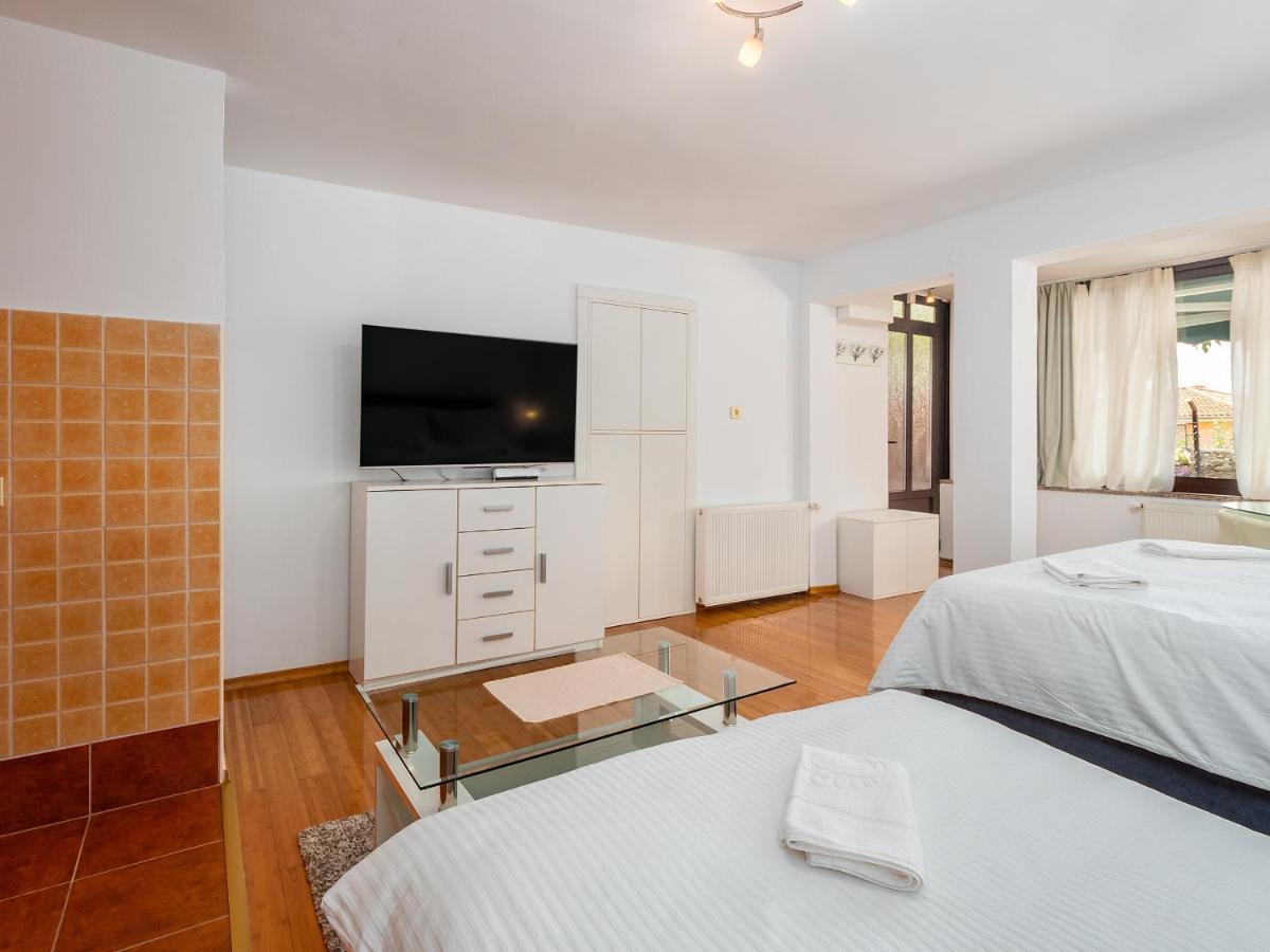 Studio Apartment "Kalina" 550 M From Sea Rijeka Bagian luar foto